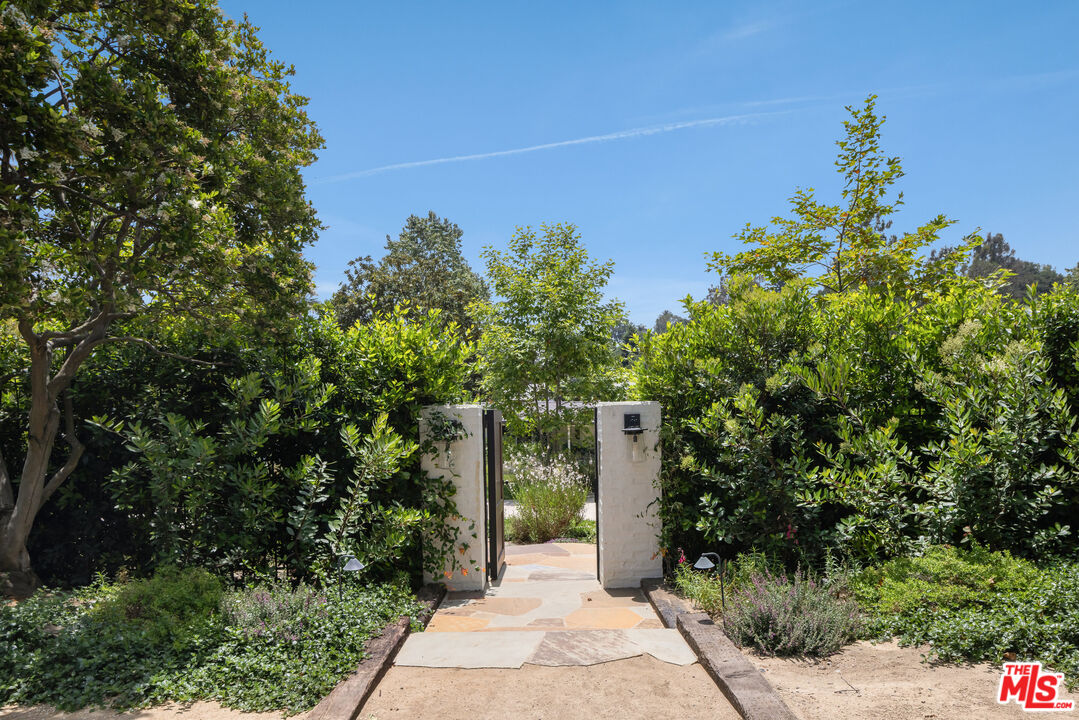 13214 Riviera Ranch Road Los Angeles, CA 90049 - Photo 39 of 42