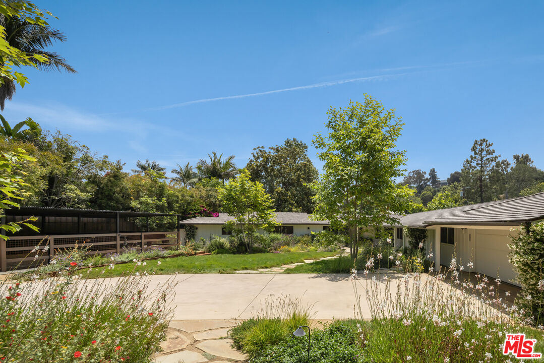 13214 Riviera Ranch Road Los Angeles, CA 90049 - Photo 4 of 42