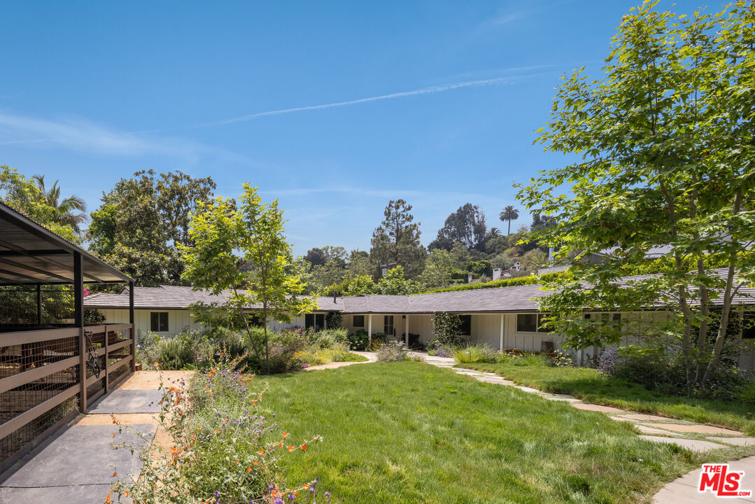 13214 Riviera Ranch Road Los Angeles, CA 90049 - Photo 5 of 42