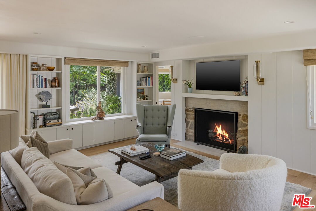 13214 Riviera Ranch Road Los Angeles, CA 90049 - Photo 7 of 42