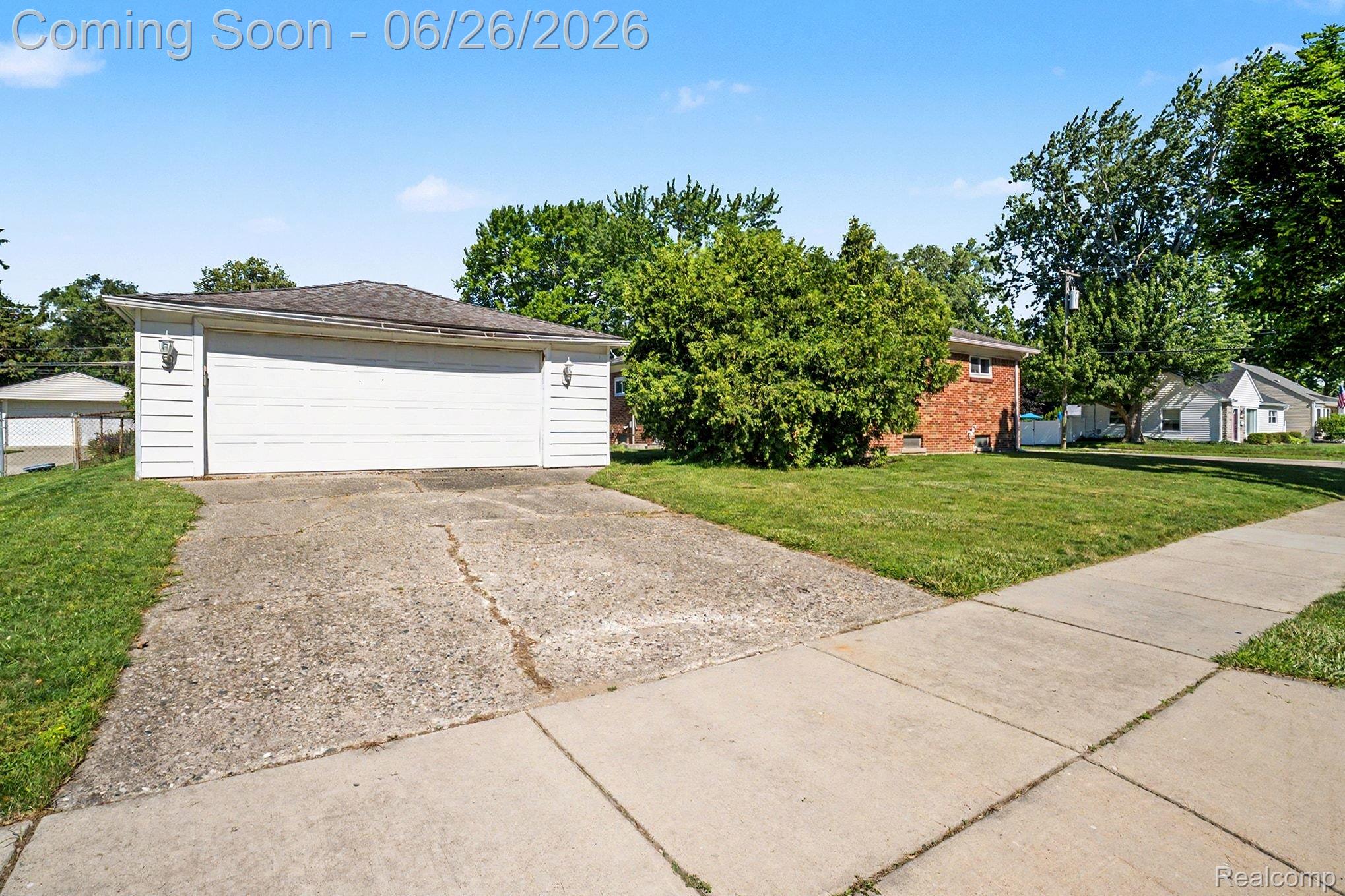 1209 Massoit Road Clawson, MI 48017 - Photo 5 of 25 026_file_8890.jpg
