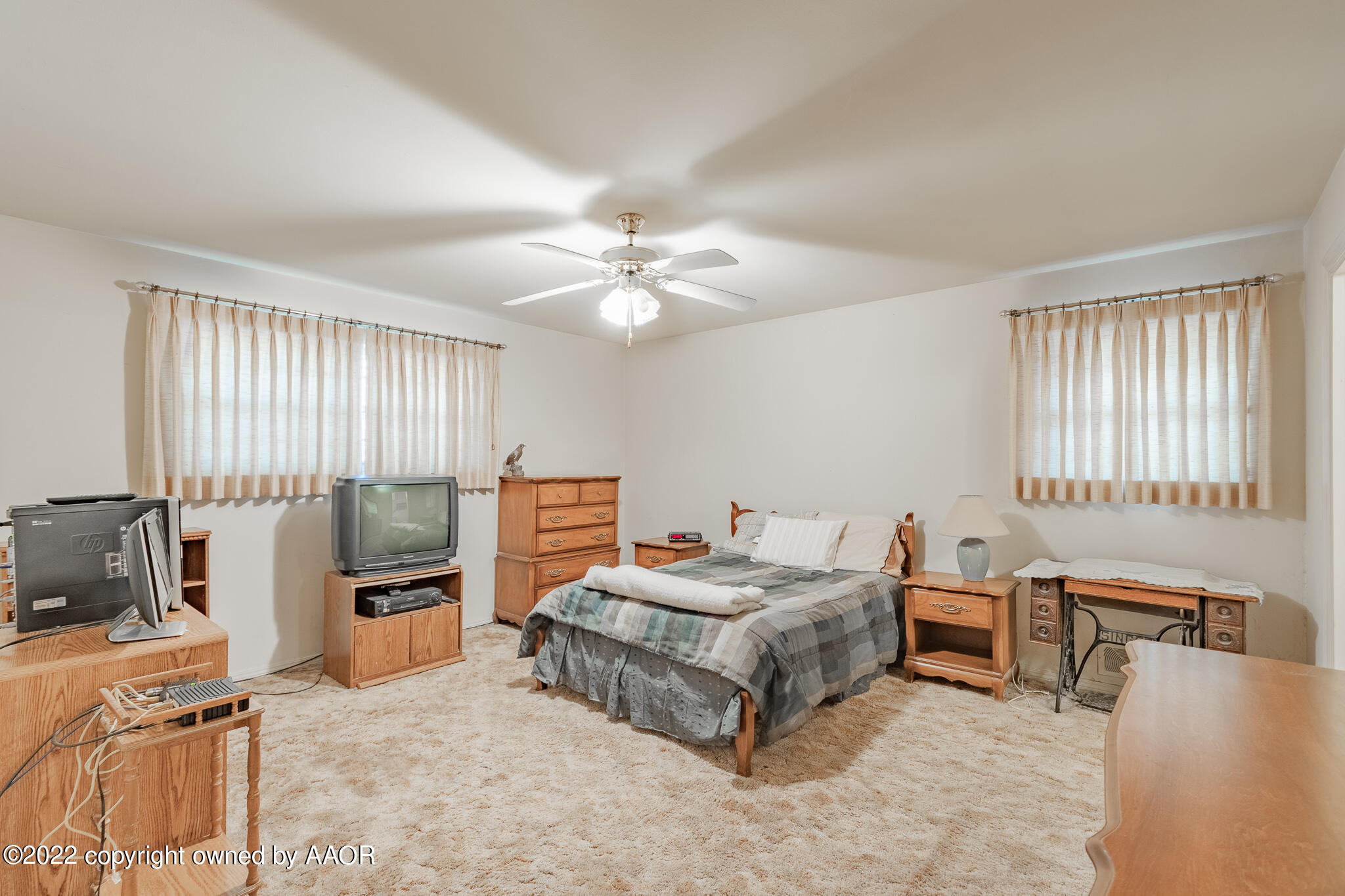 6013 Calumet Road Amarillo, TX 79106 - Photo 20 of 26 a living room with furniture and a flat screen tv