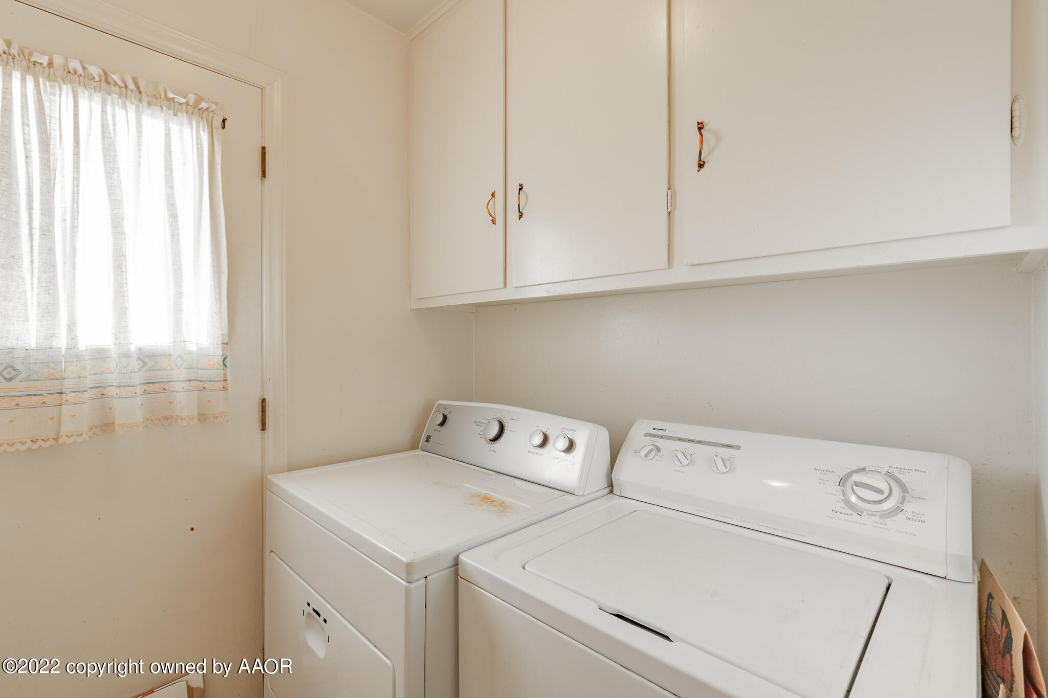 6013 Calumet Road Amarillo, TX 79106 - Photo 22 of 26 a utility room with dryer and washer