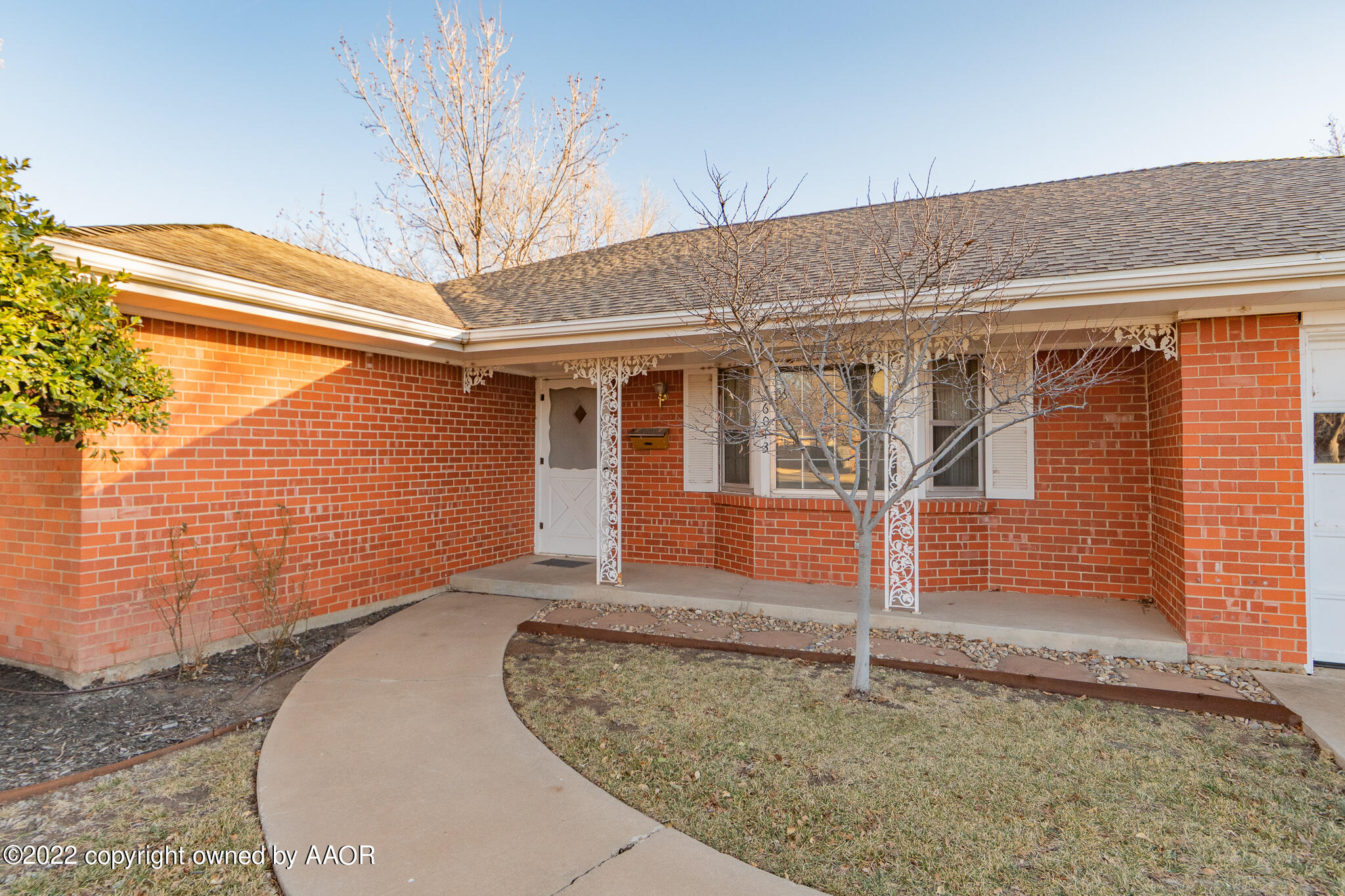 6013 Calumet Road Amarillo, TX 79106 - Photo 4 of 26 a view of a house with entrance gate