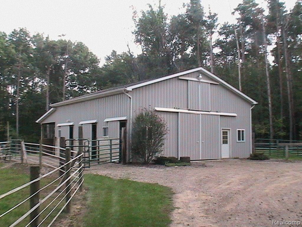 3321 Hodges Road Dryden, MI 48428 - Photo 32 of 38 60-Barn.jpg