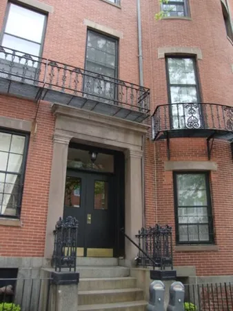 $3,200 | 27 Bowdoin Street, Unit 2C, Boston, MA 02114