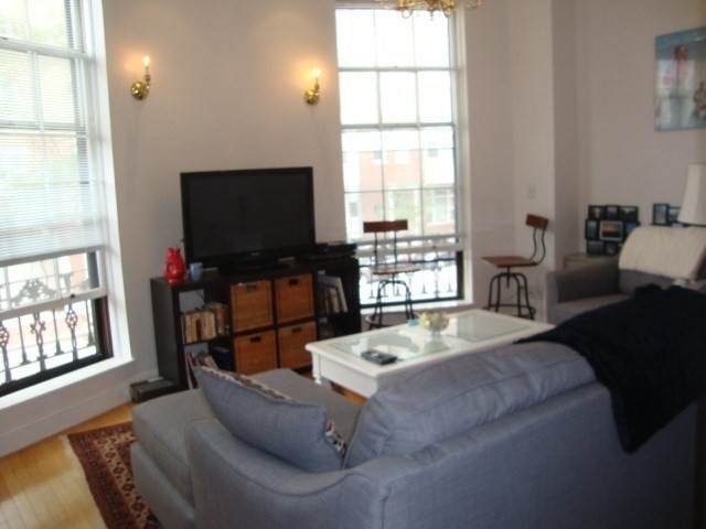 27 Bowdoin Street, Unit 2C Boston, MA 02114 - Photo 2 of 8