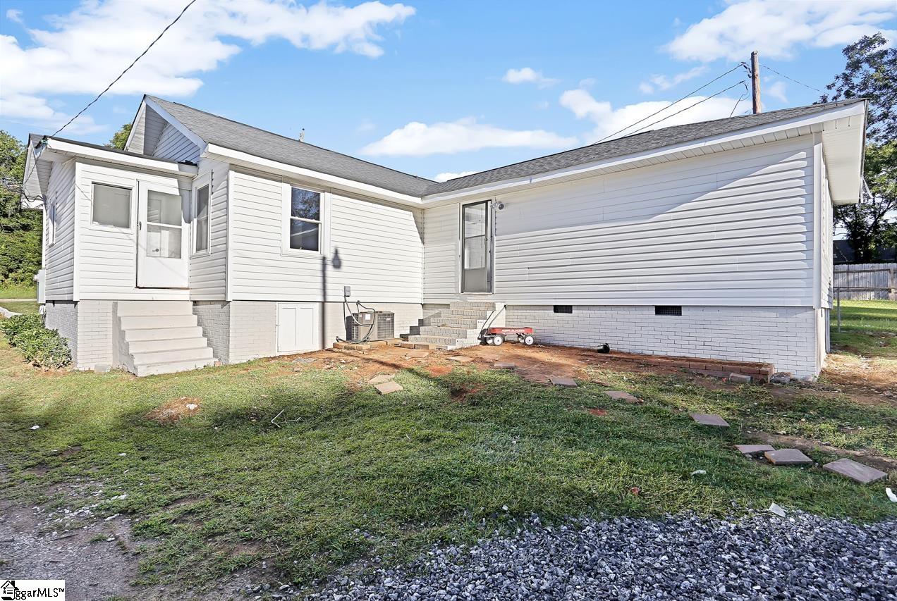 136 Spring Street Greer, SC 29650 - Photo 5 of 30 Gallery Image 5