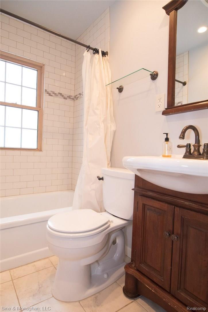 314 Kerby Road Grosse Pointe, MI 48236 - Photo 12 of 28 6D6A1672.jpg