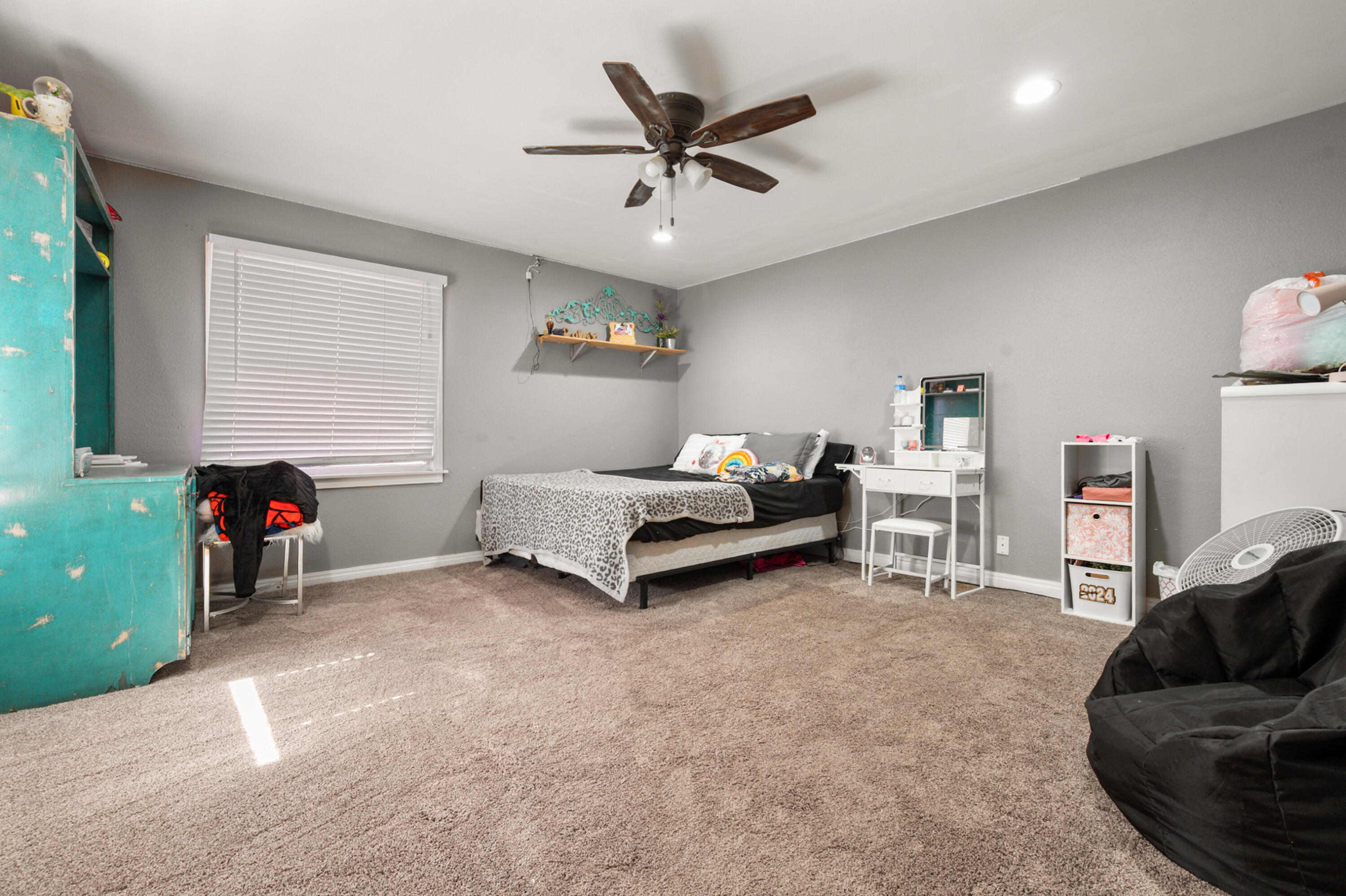 1204 Garland Plainview, TX 79072 - Photo 29 of 29 a living room with furniture and a ceiling fan