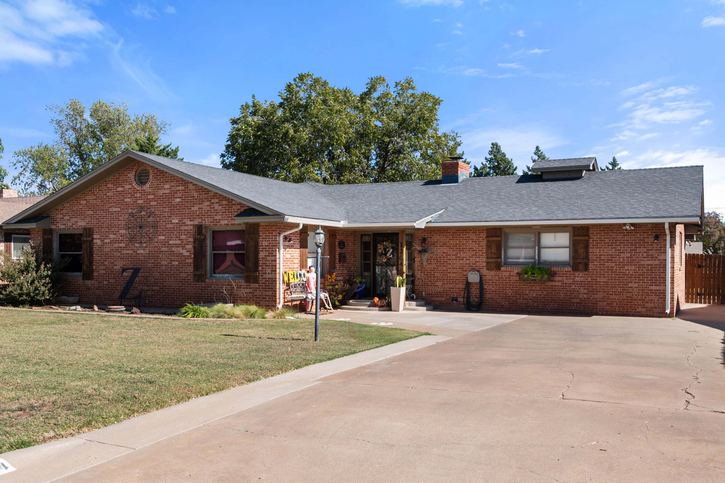 1204 Garland Plainview, TX 79072 - Photo 3 of 29 a front view of a house with a yard