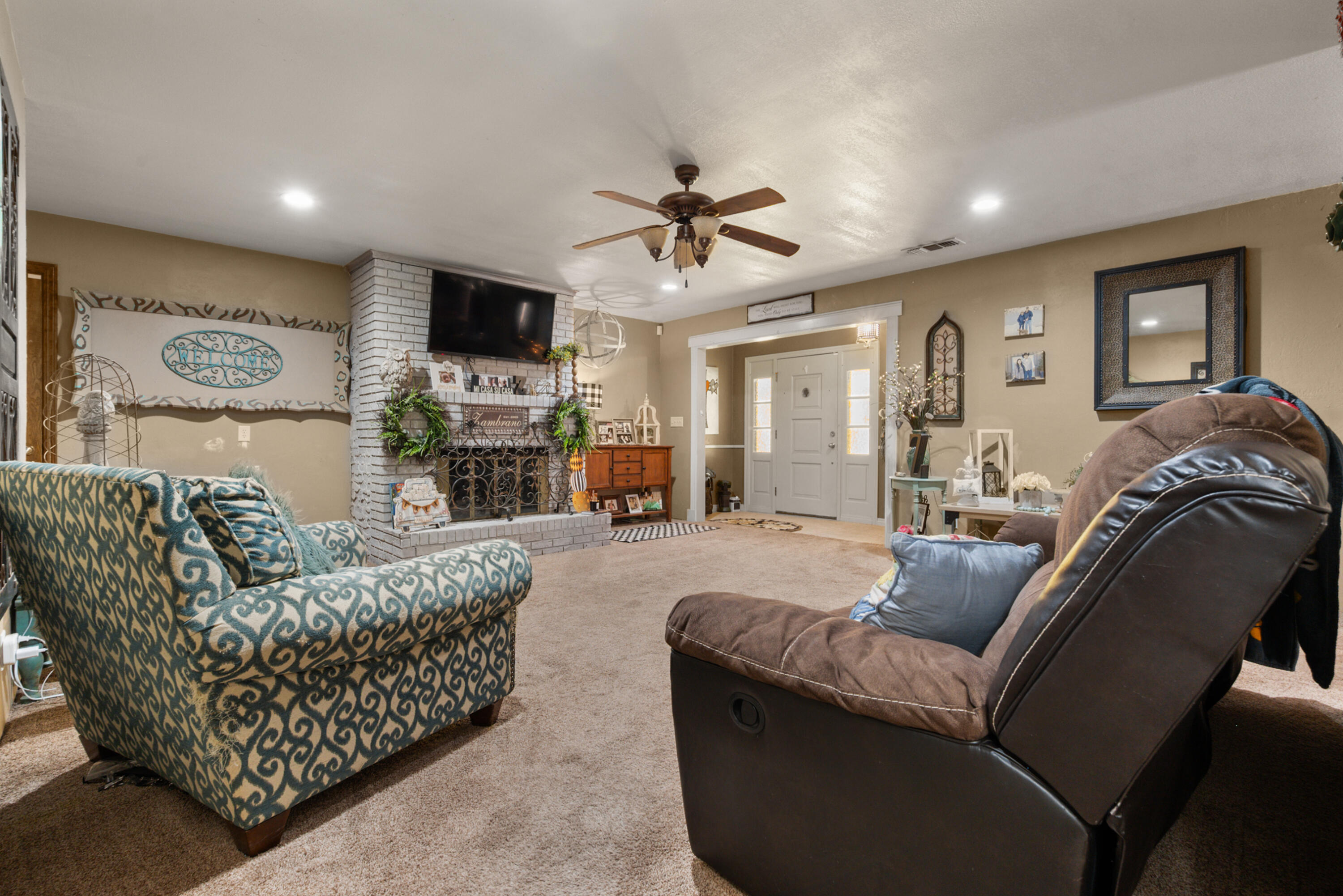 1204 Garland Plainview, TX 79072 - Photo 9 of 29 a living room with furniture and a flat screen tv