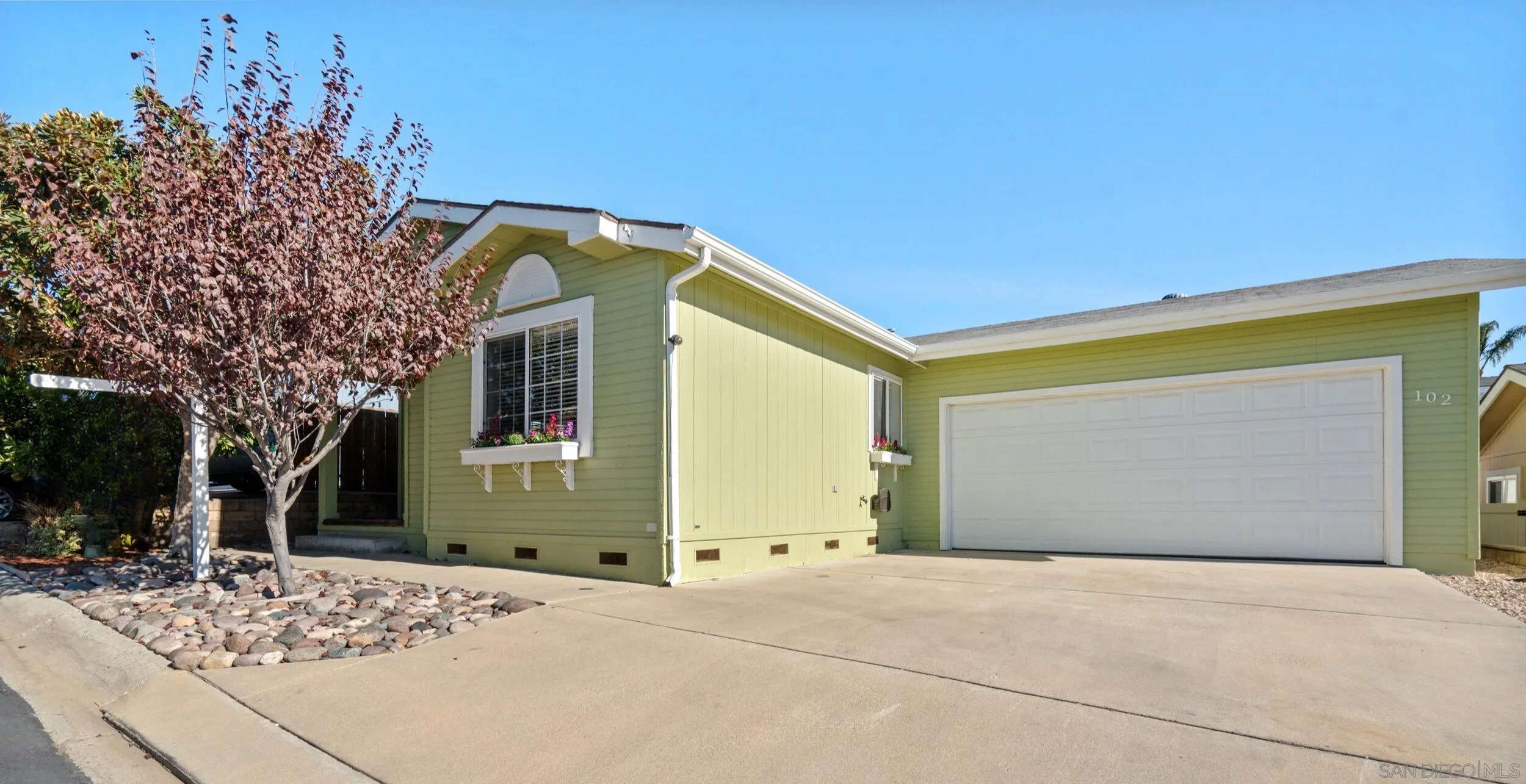 15935 Spring Oaks Road, Unit 102 El Cajon, CA 92021 - Photo 2 of 35 Gallery Image 2