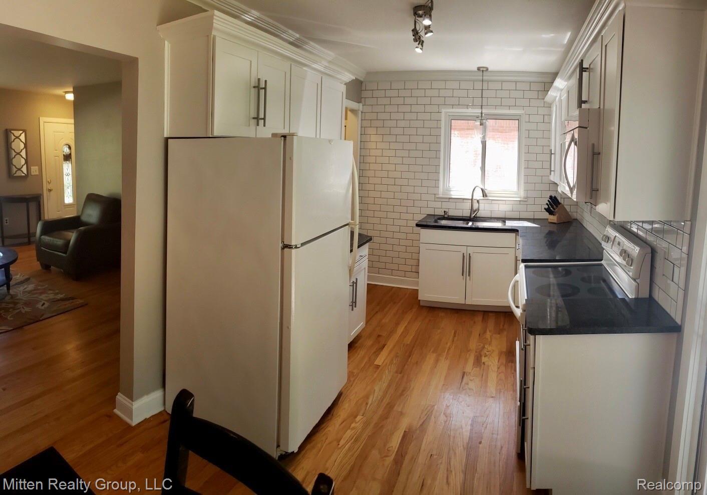 633 Rewold Drive Rochester, MI 48307 - Photo 14 of 19 IMG_1495.JPG