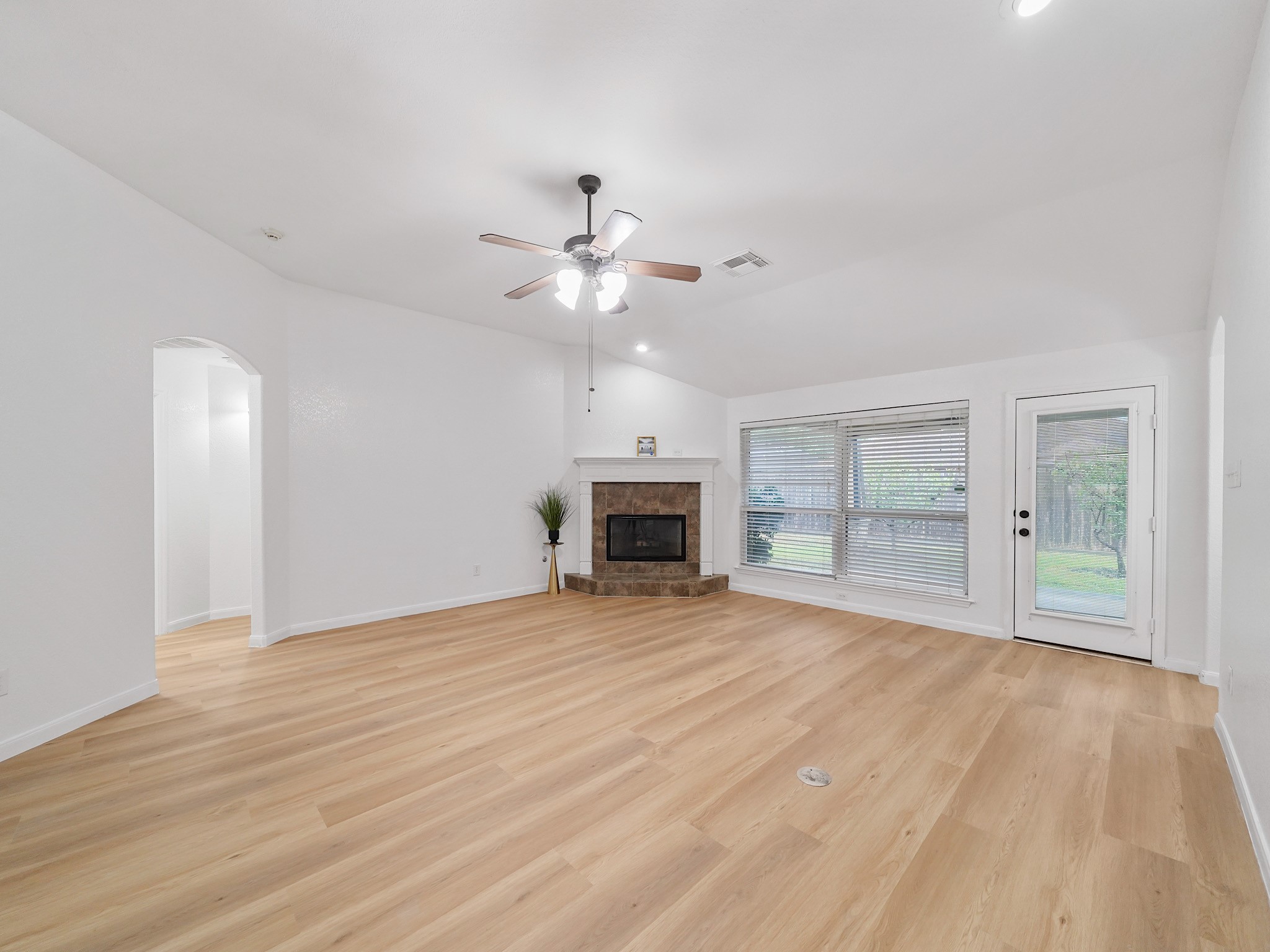 5614 Valley Scene Way Spring, TX 77379 - Photo 9 of 24 Gallery Image 9