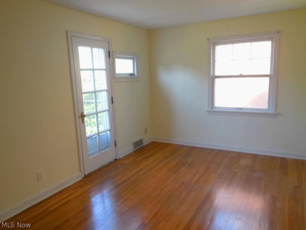 3597 Tullamore Road Cleveland, OH 44118 - Photo 15 of 20 Large second bedroom.