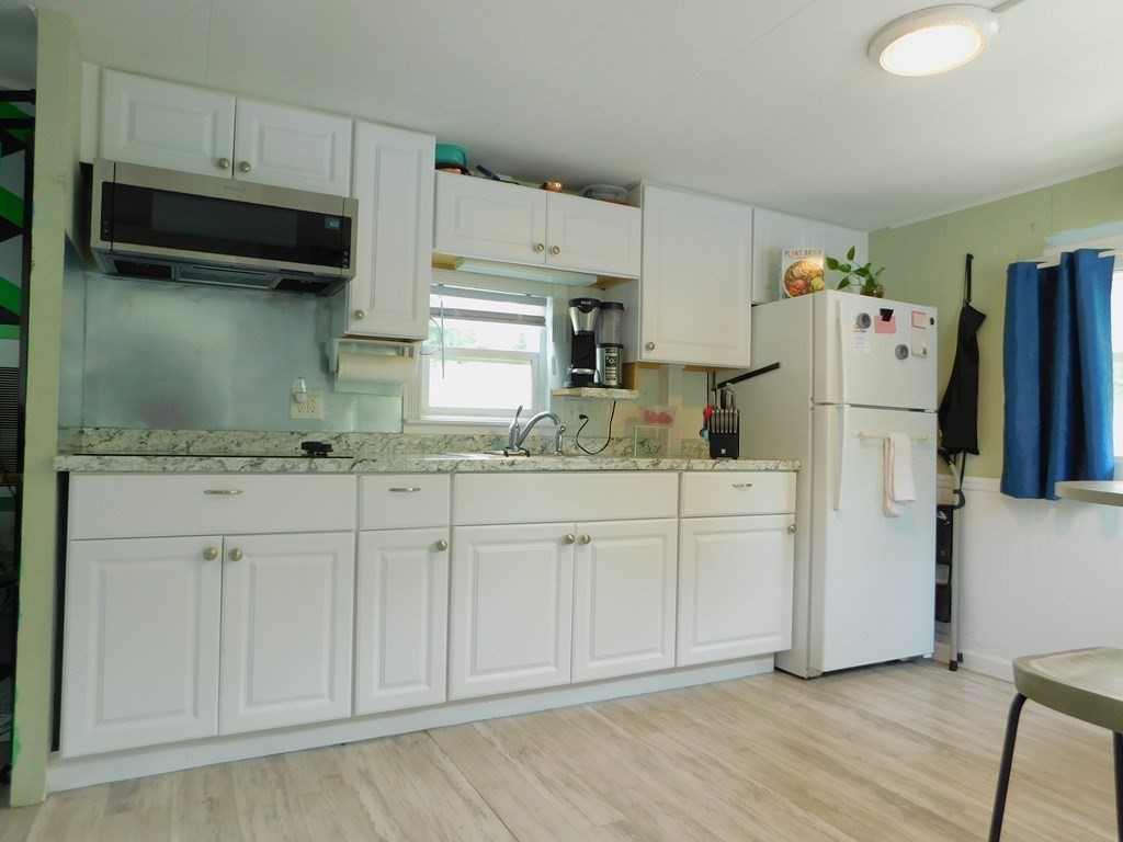 39 Mobile Home Way, Unit 39 Springfield, MA 01119 - Photo 2 of 14 Gallery Image 2