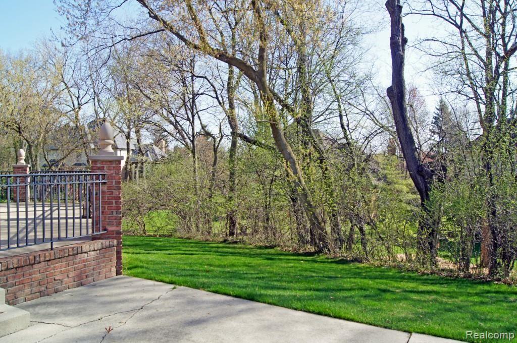 1812 Fox Run Rochester Hills, MI 48306 - Photo 7 of 48