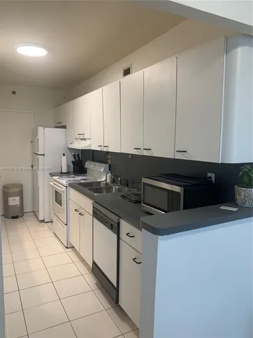 $3,500 | 100 Lincoln Road, Unit 805, Miami Beach, FL 33139