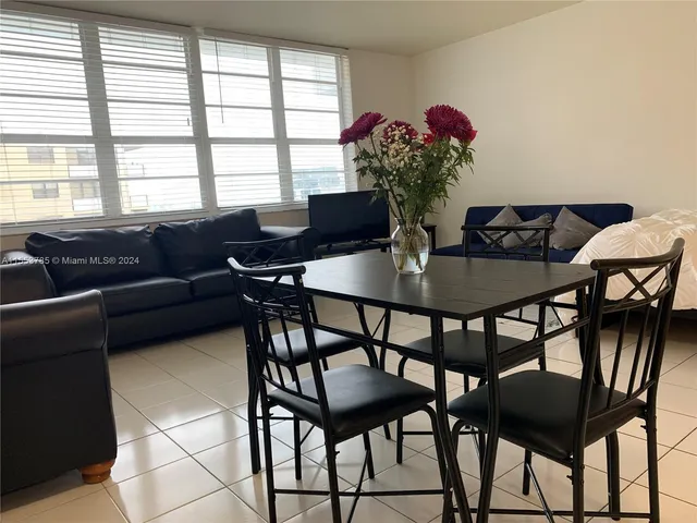 $3,500 | 100 Lincoln Road, Unit 805, Miami Beach, FL 33139