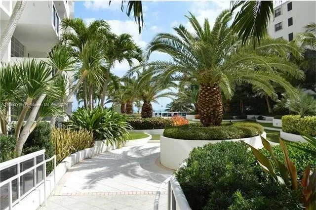 $3,500 | 100 Lincoln Road, Unit 805, Miami Beach, FL 33139