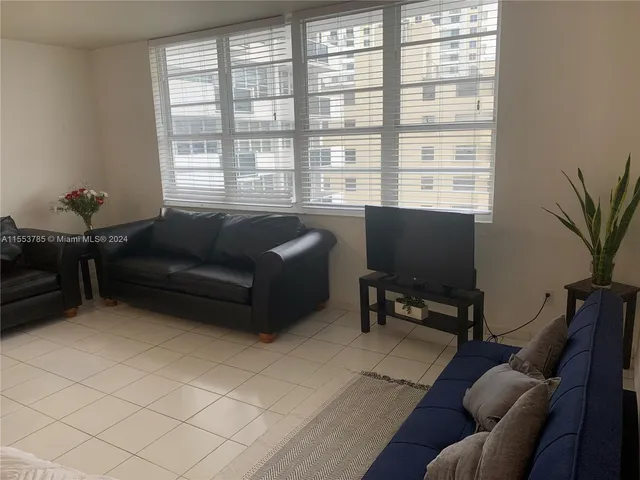 $3,500 | 100 Lincoln Road, Unit 805, Miami Beach, FL 33139