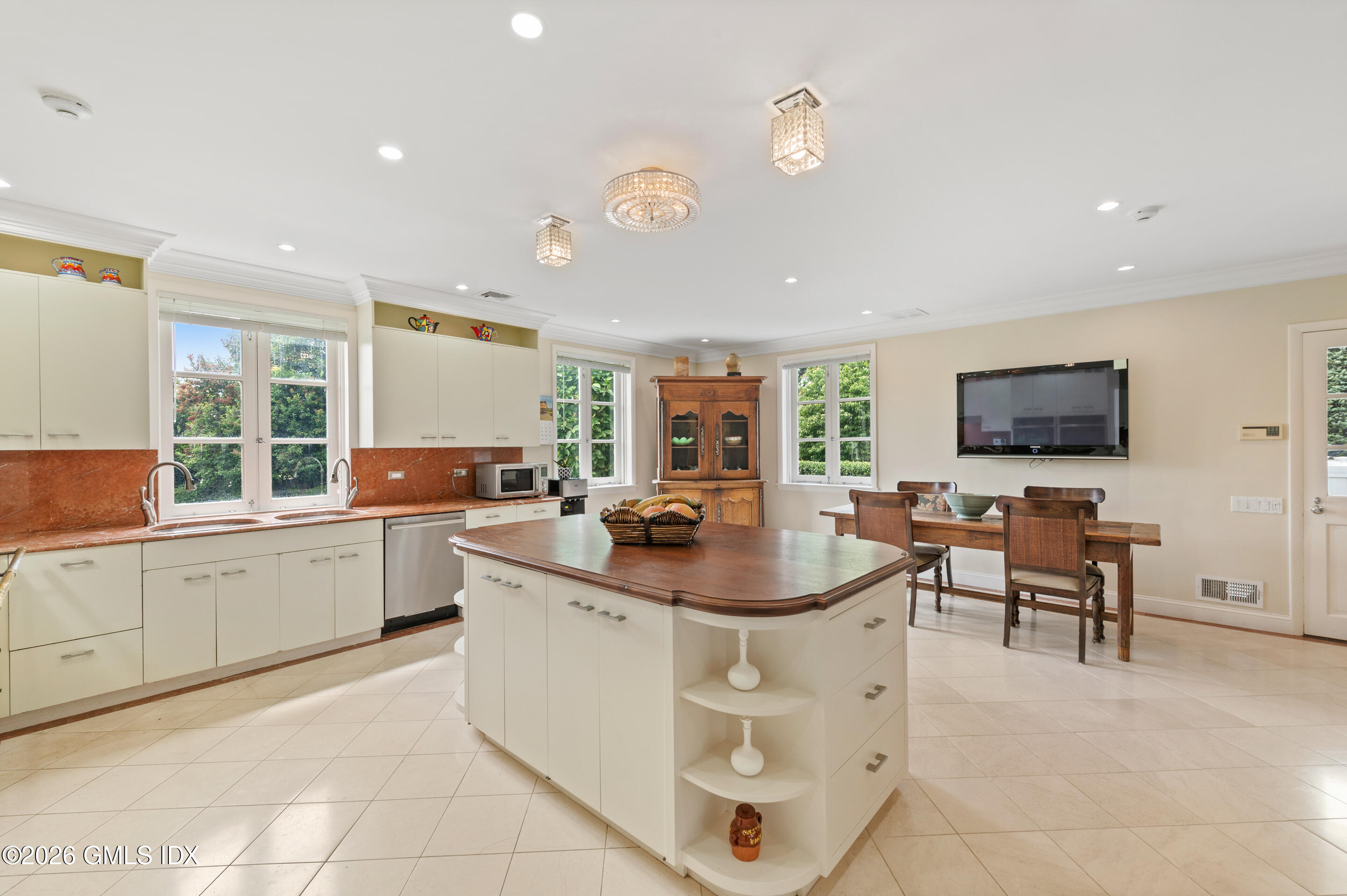 25 Field Point Circle Greenwich, CT 06830 - Photo 14 of 21 KITCHEN
