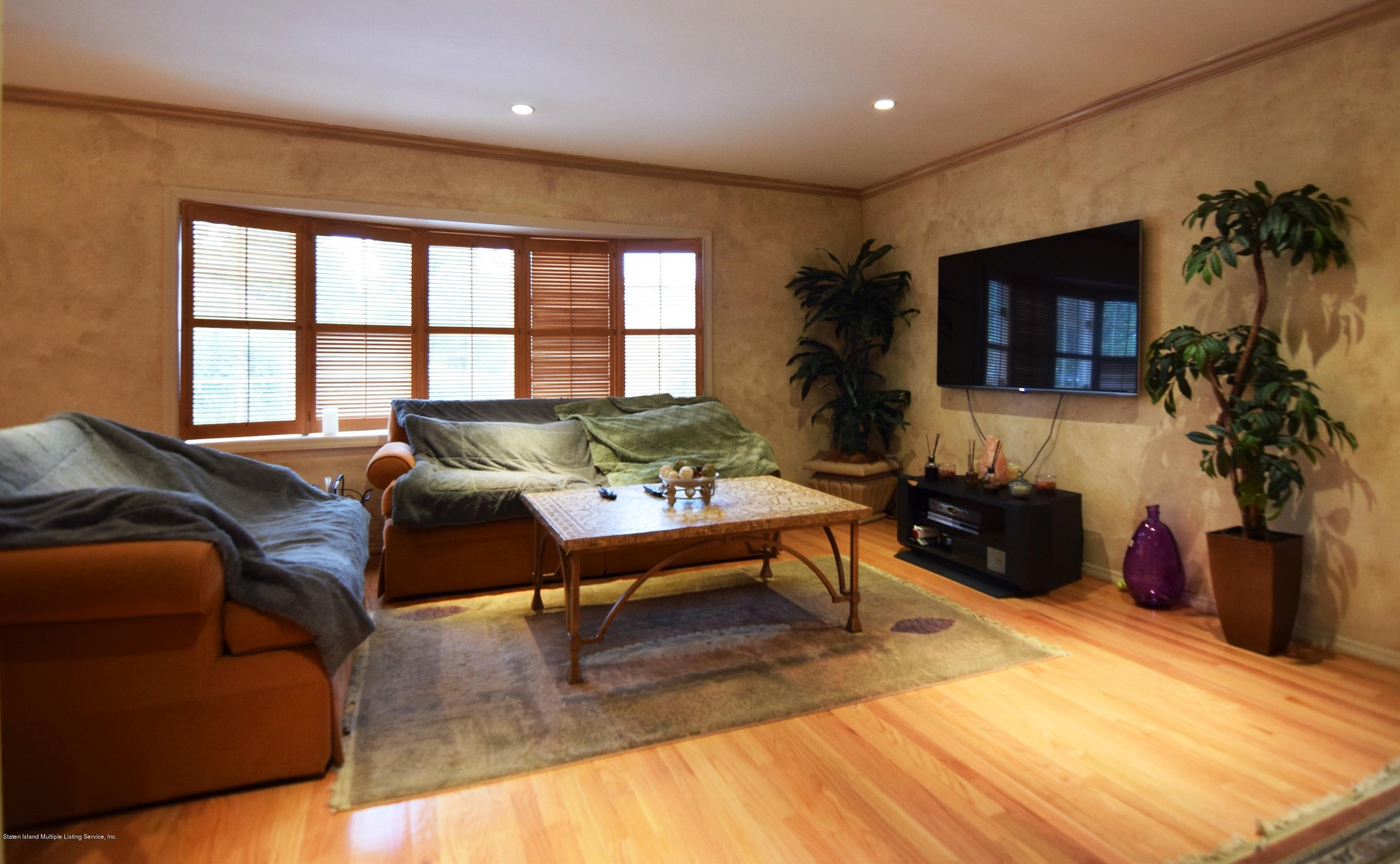 144 Ramble Road Staten Island, NY 10308 - Photo 7 of 20 (6)Living Room