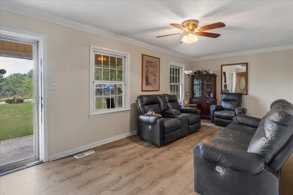 $216,500 | 1929 County Road 42, Hollywood, AL 35752