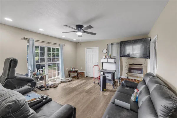 $216,500 | 1929 County Road 42, Hollywood, AL 35752