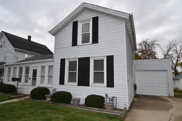 $260,000 | 414 South Montgomery Street, Watertown, WI 53094