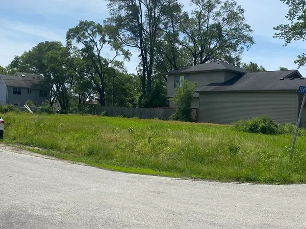 a view of a back yard