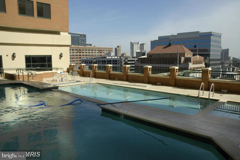 414 Water Street, Unit 2202 Baltimore, MD 21202 - Photo 34 of 40 pool