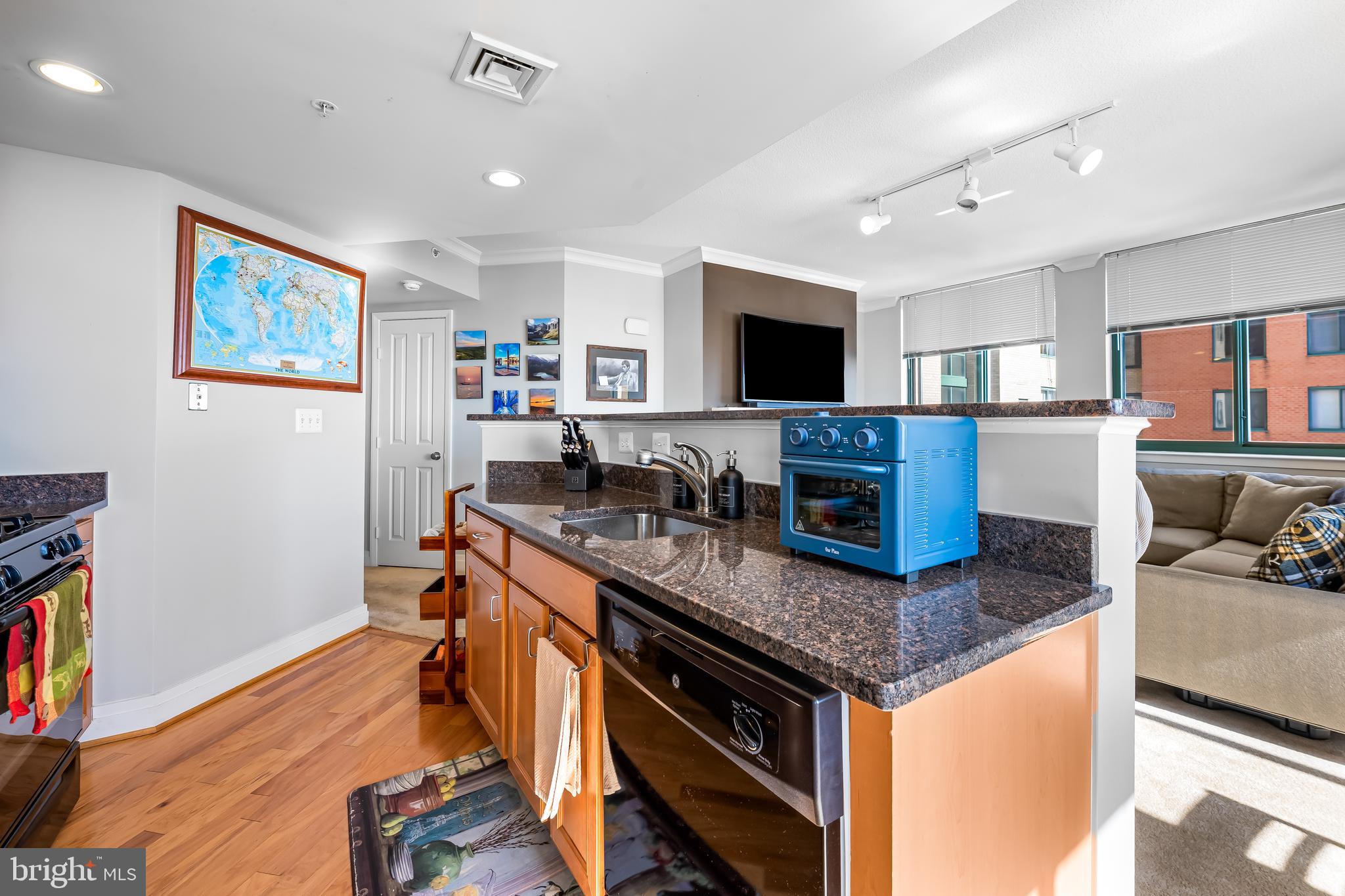 414 Water Street, Unit 2202 Baltimore, MD 21202 - Photo 10 of 40 kitchen