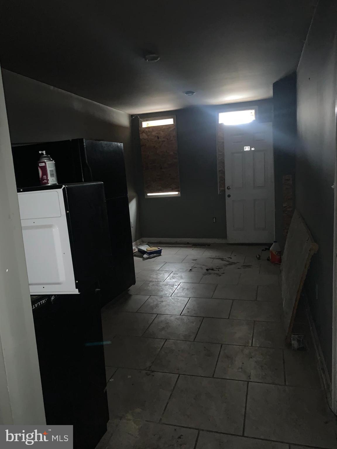 943 North Mount Street Baltimore, MD 21217 - Photo 3 of 11 a view of a elevator