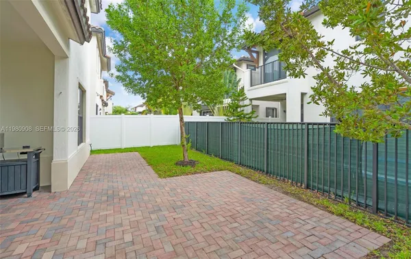$4,100 | 3274 West 96th Place, Hialeah, FL 33018