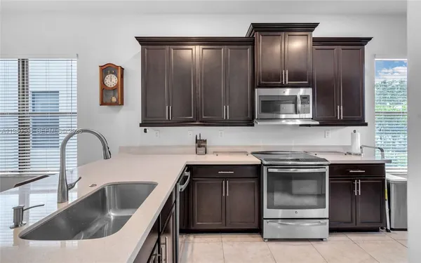 $4,100 | 3274 West 96th Place, Hialeah, FL 33018