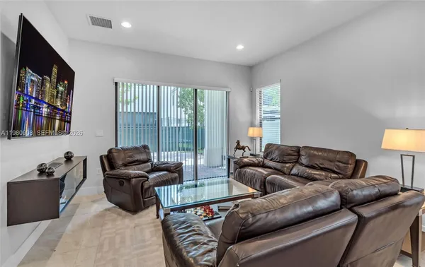 $4,100 | 3274 West 96th Place, Hialeah, FL 33018