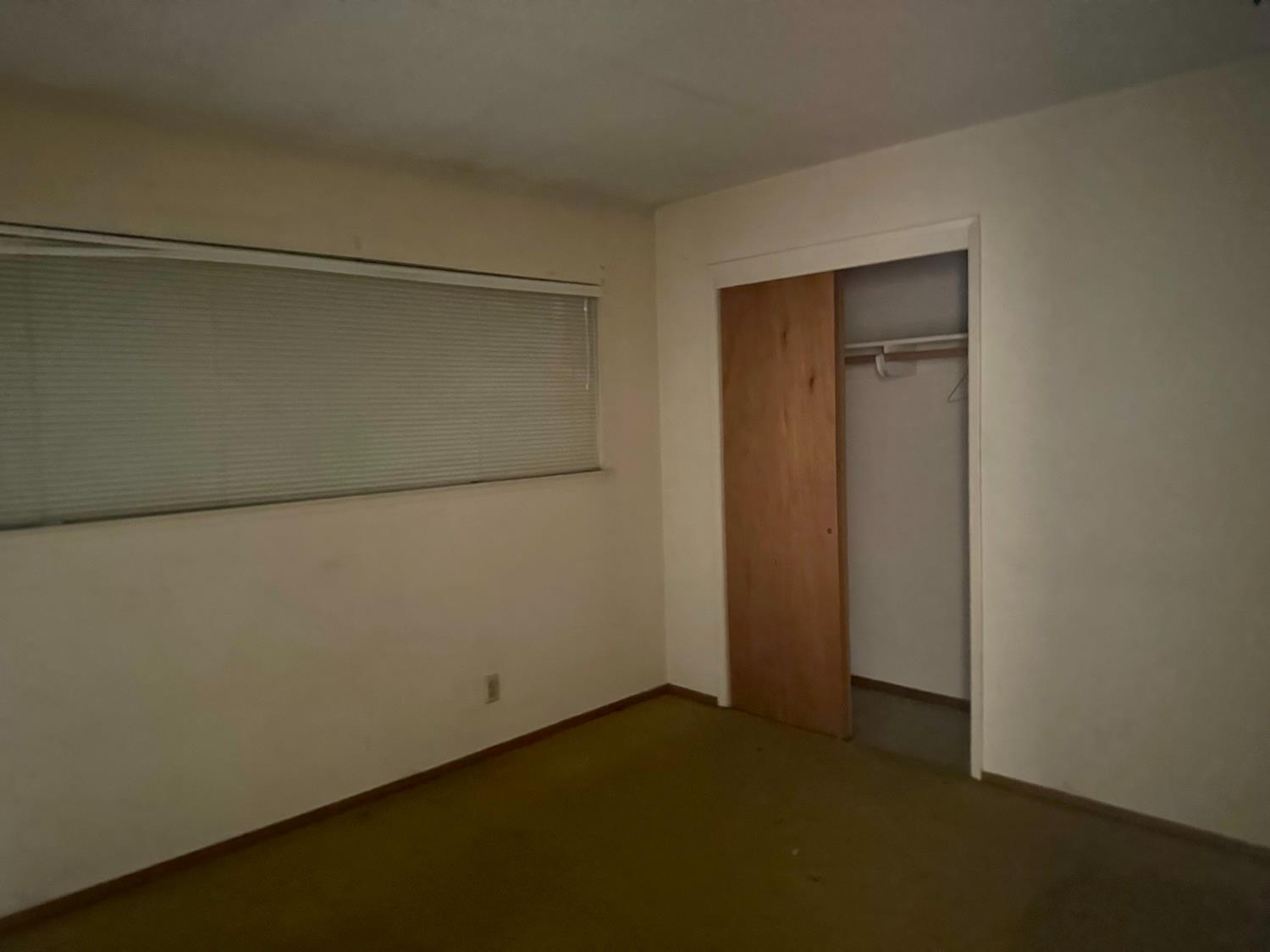 2153 Knowles Street Selma, CA 93662 - Photo 9 of 20