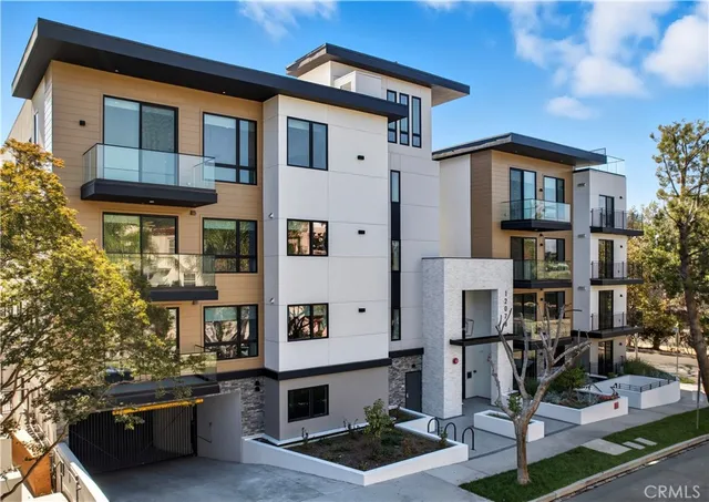 $5,900 | 12078 Guerin Street, Unit 207, Studio City, CA 91604