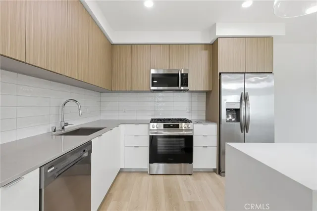 $5,900 | 12078 Guerin Street, Unit 207, Studio City, CA 91604