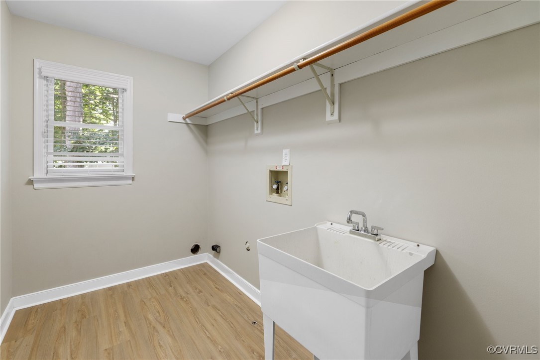 15210 Powell Grove Road Midlothian, VA 23112 - Photo 26 of 36 a bathroom with a sink and tub