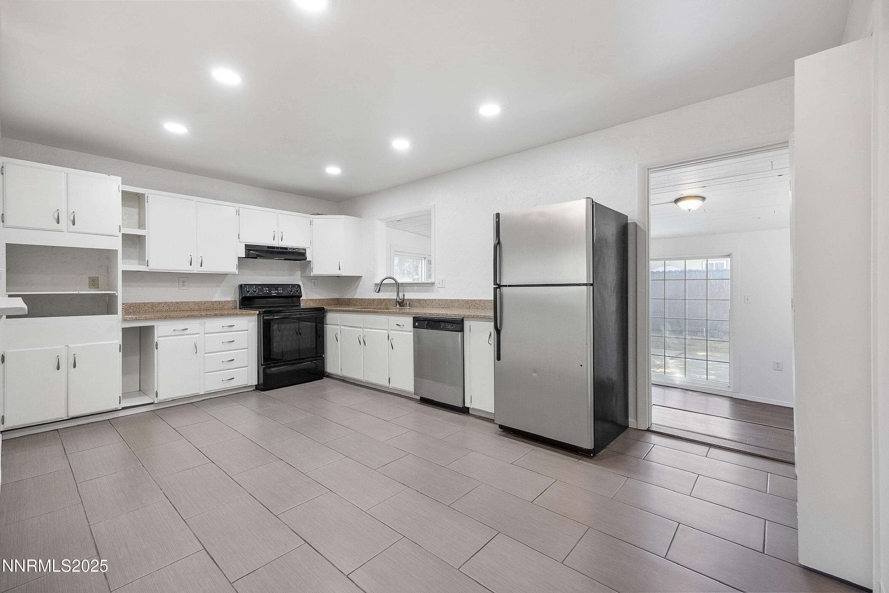 4571 Aster Drive Reno, NV 89502 - Photo 6 of 20 IMG_0042