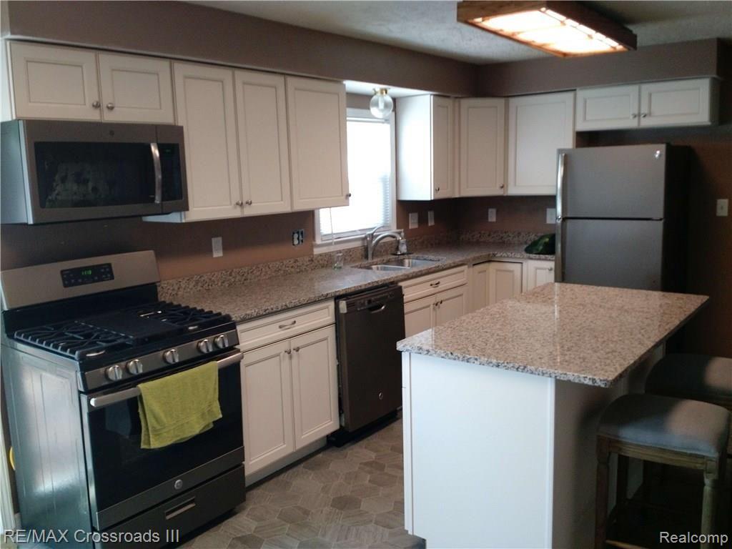 19947 Sumpter Road Belleville, MI 48111 - Photo 2 of 5 Sumpter Kitchen.jpg