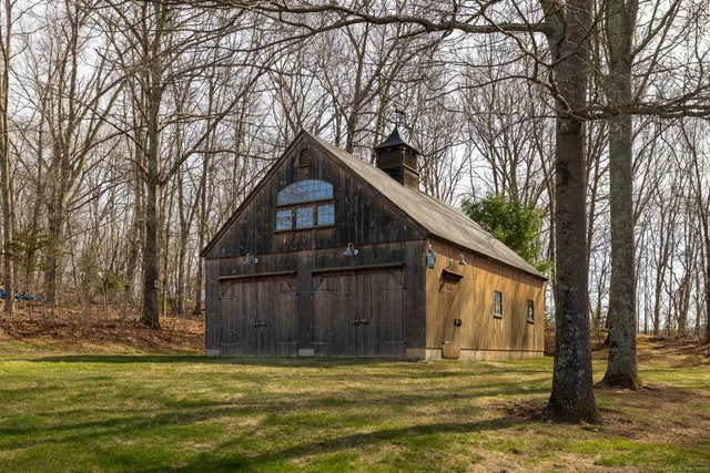 $675,000 | 38 Barnhill Road, Woodbury, CT 06798