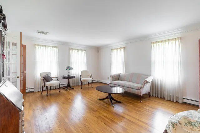 $675,000 | 38 Barnhill Road, Woodbury, CT 06798