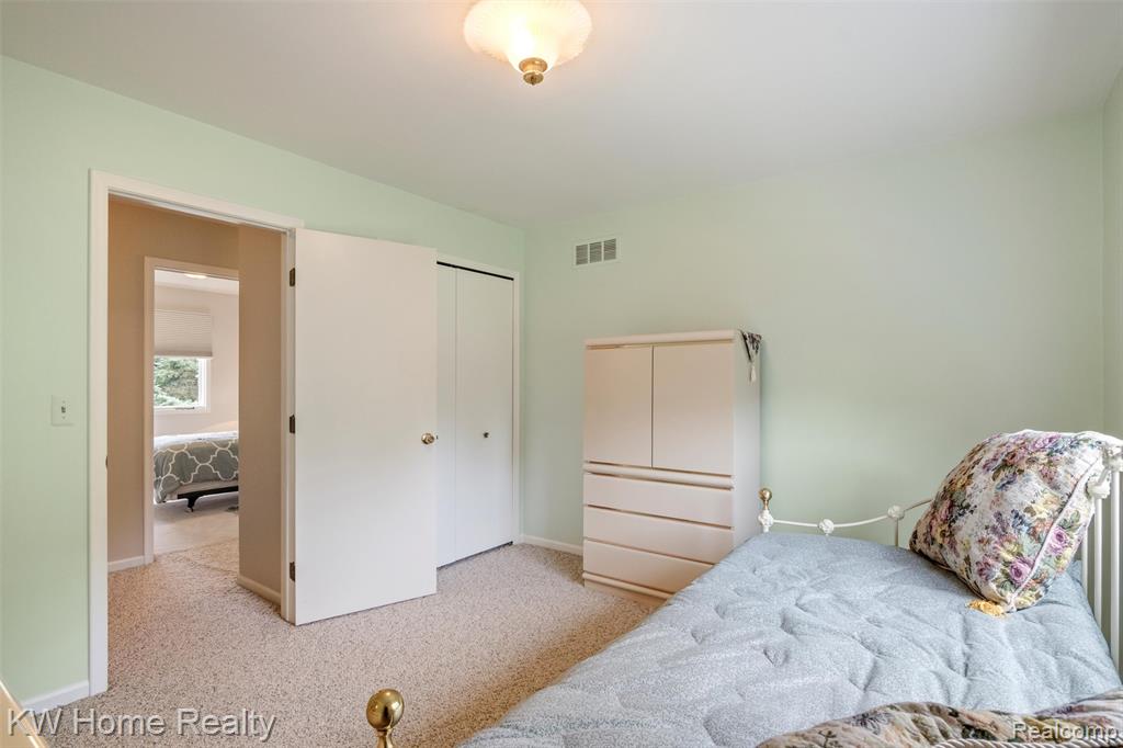 23935 Drake Road Farmington, MI 48335 - Photo 31 of 70