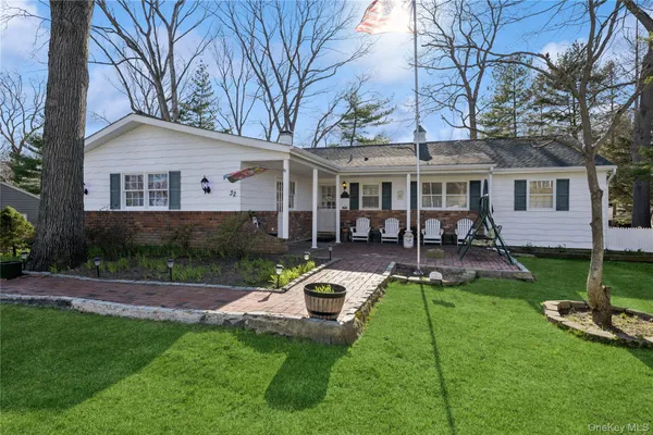 $775,000 | 32 Derby Place, Smithtown, NY 11787