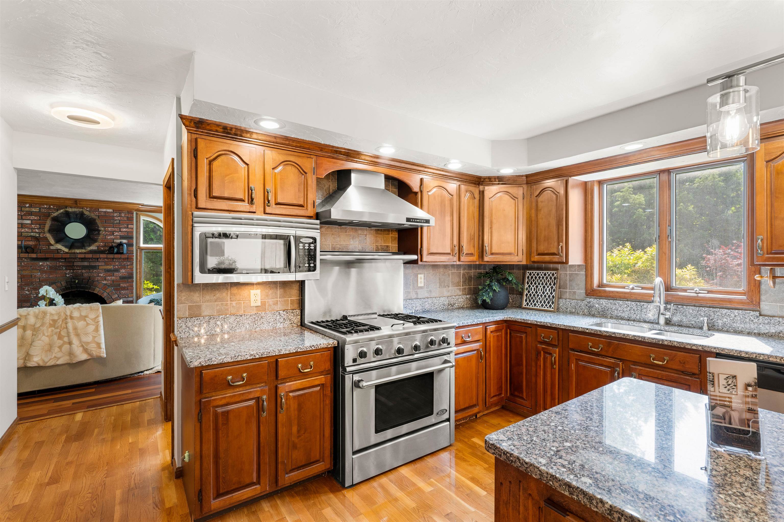 10 Roy Drive Hudson, NH 03051 - Photo 11 of 40