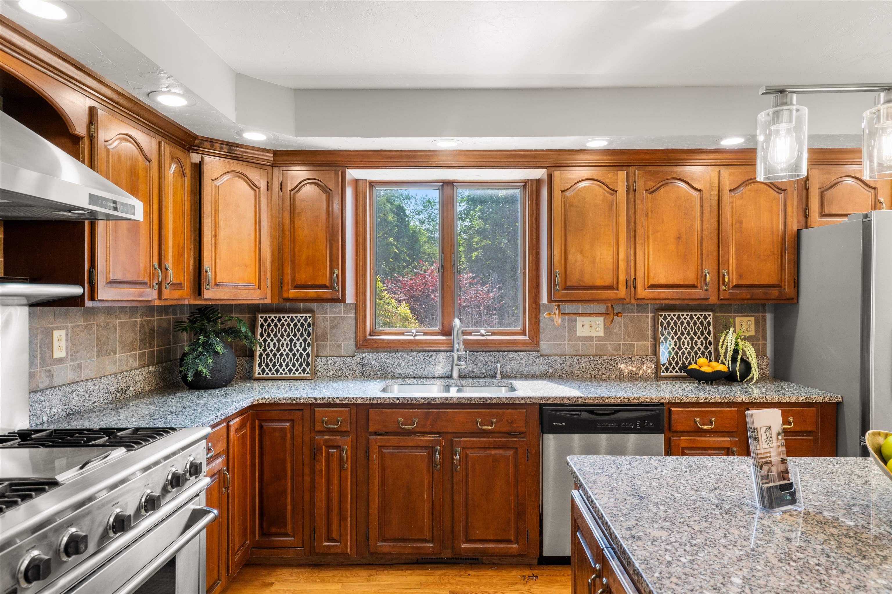 10 Roy Drive Hudson, NH 03051 - Photo 12 of 40